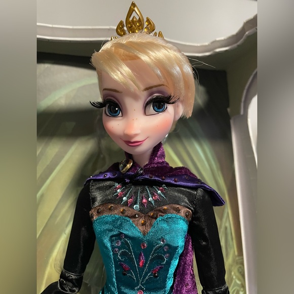 Limited edition 1 of 5000 17” Elsa coronation doll - Picture 4 of 7